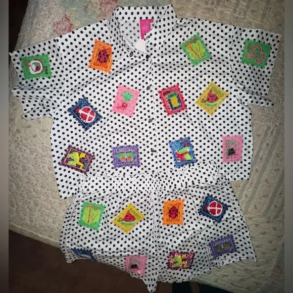 QUEEN OF SPARKLES White Polka Dot Set with Multicolor Sequined Travel Stamps. - Picture 1 of 3